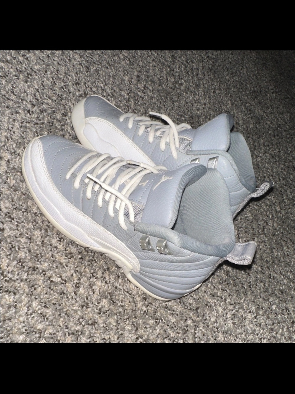 Air Jordan 12 Retro : grey and white